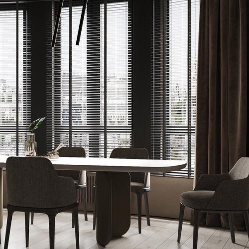 Темный уютный интерьер городской квартиры для семьи. 06