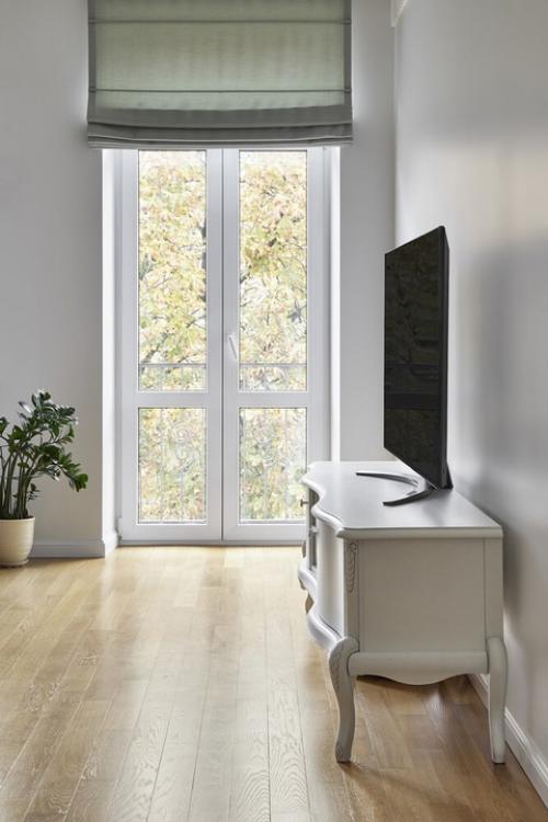 Нежный интерьер двухкомнатной квартиры для молодой девушки, которая любит винтаж и коллекционирует старинную мебель и предметы. 05