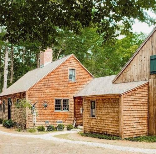 Уютный интерьер в небольшом доме семьи коллекционеров. 09