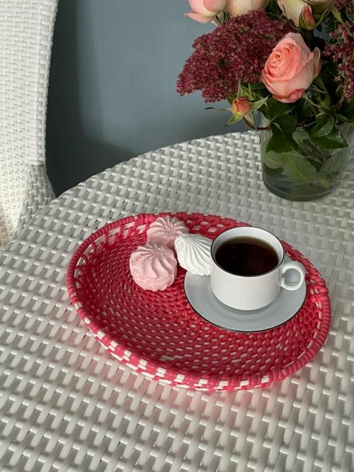 Приятного чаепития!  Готов разнос в розово - белом цвете, красиво для детской комнаты, яркого пятнышка в интерьере серых оттенков. 01