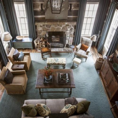 Деревянный дом среди лесной местности штата теннеси, выглядит так, будто он был здесь с незапамятных времен. 02