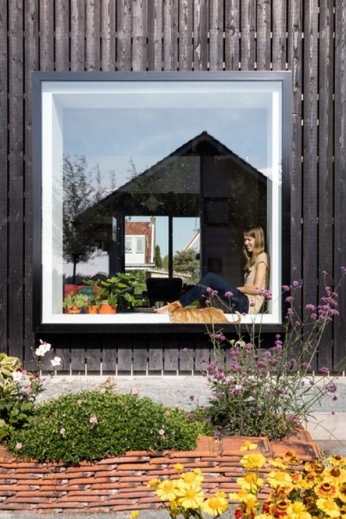 Это не хижина, в прямом смысле слова, но стилистика дома близка к тому, что нам нравится. 02