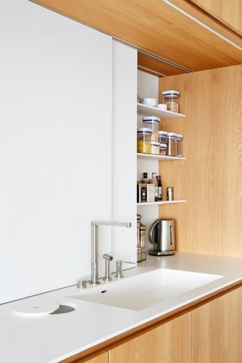 Минималистичное решение интерьера трёхэтажной квартиры в Праге. 02