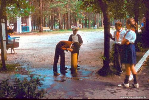 Эта семья много лет хранила старые фото, чтобы сейчас показать вам Минск 1980-х в цвете. 09
