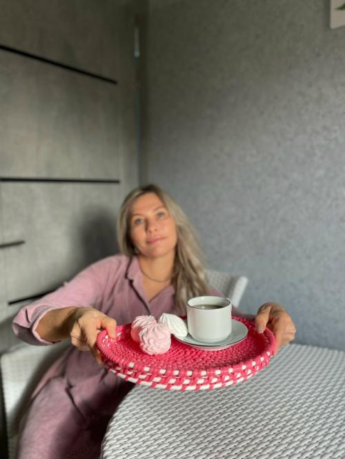 Приятного чаепития!  Готов разнос в розово - белом цвете, красиво для детской комнаты, яркого пятнышка в интерьере серых оттенков. 04