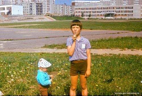 Эта семья много лет хранила старые фото, чтобы сейчас показать вам Минск 1980-х в цвете. 07