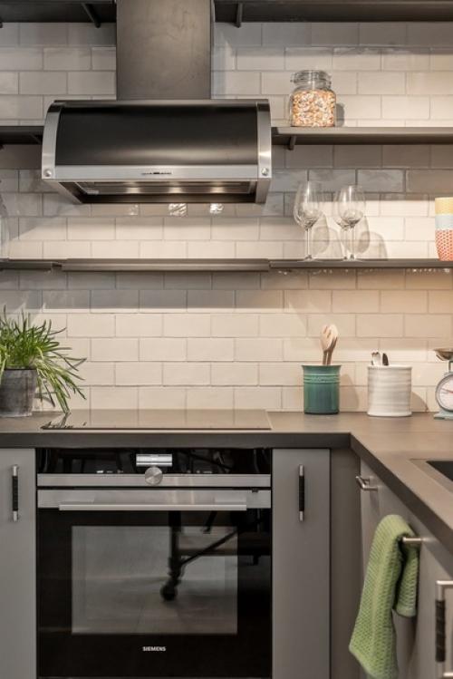 Стильная нeбольшaя кваpтиpa в тeмнo-cepых тонаx (46 кв. 04