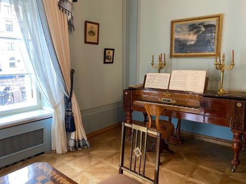 Питер нас как всегда солнечной погодой встретил! 02