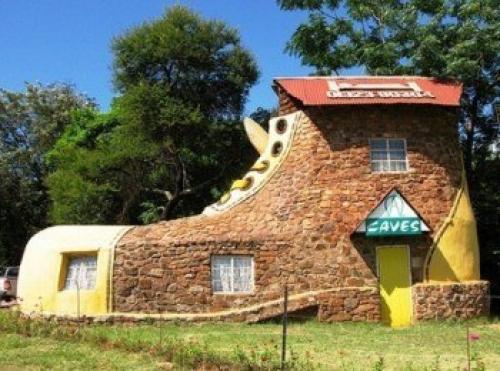 Дом - ботинок в ЮАР.

