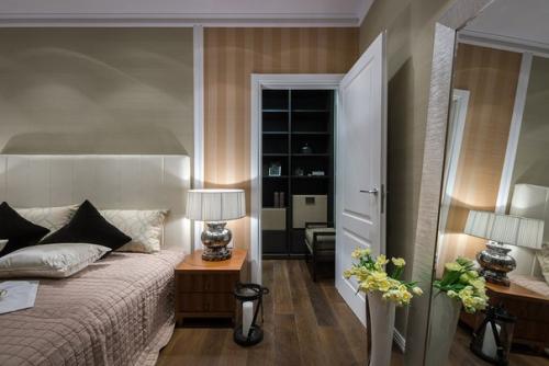 Фламандский интерьер.  Эту квартиру дизайнер для респектабельной супружеской пары оформляла. 07