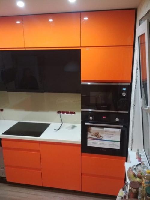 Кухня в оранжевом цвете - это красивое и функциональное помещение, в котором приятно находиться. 01