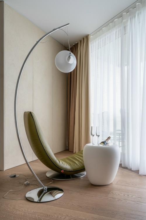 Заказчики из Москвы и очень любят Крым с его природой, колоритом и сочными природными цветами. 01