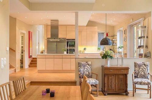 Деревянная вилла в Швеции расположена? 05