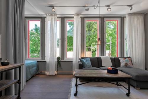 Стильная нeбольшaя кваpтиpa в тeмнo-cepых тонаx (46 кв. 09