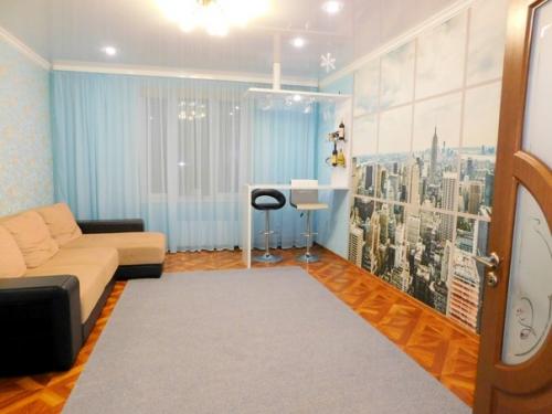 Трехкомнатная квартира с яркими акцентами в интерьере. 01