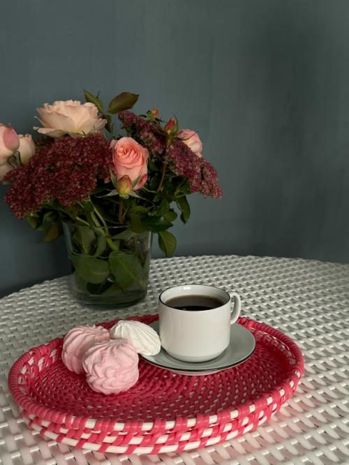 Приятного чаепития!  Готов разнос в розово - белом цвете, красиво для детской комнаты, яркого пятнышка в интерьере серых оттенков. 05