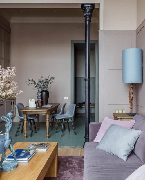 Принимать гостей принято в гостиной, отсюда и название этой комнаты. 02