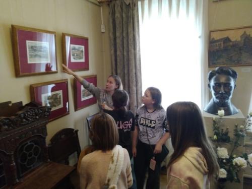 Мемориальный музей.  Осень - пора необыкновенной красоты вокруг. 02