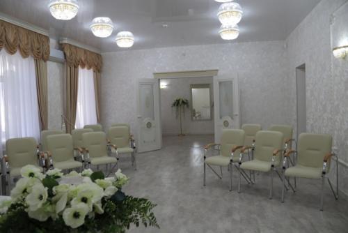 В новом загсе регистрируют куйбышевских молодоженов. 01