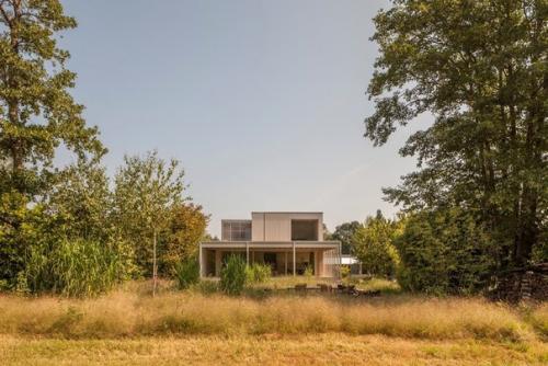 Дом в окружении швейцарского пейзажа. 01 Дом в окружении швейцарского пейзажа. 01