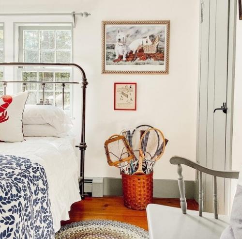 Уютный интерьер в небольшом доме семьи коллекционеров. 08