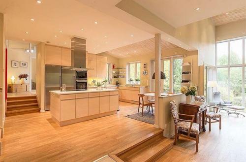 Деревянная вилла в Швеции расположена? 01