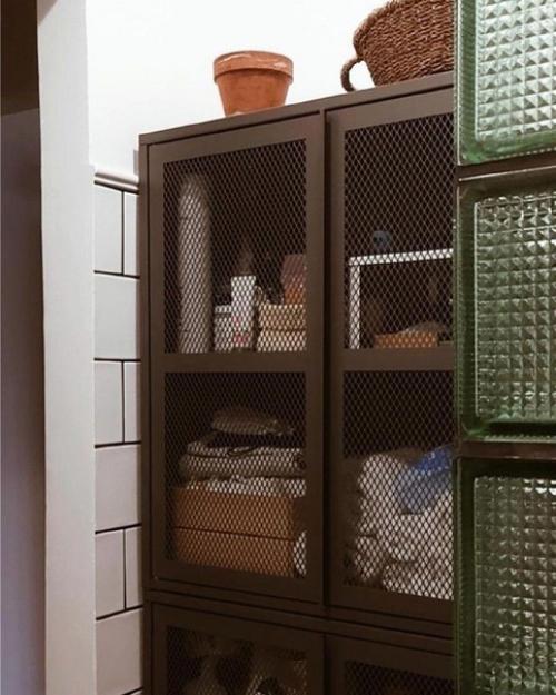 Недорогой, но хорошо продуманный интерьер ванной комнаты. 03