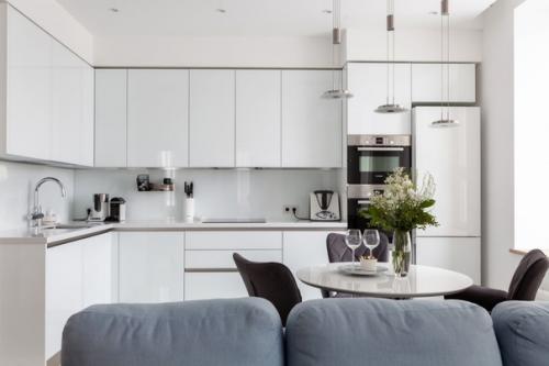 Трехкомнатная квартира с тщательно продуманными системами хранения. 01