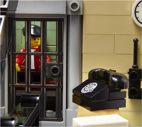 Фрагменты интерьера.  Странно, но в официальных фото нет изображений которые бы показали полный интерьер всех 3 этажей. 04