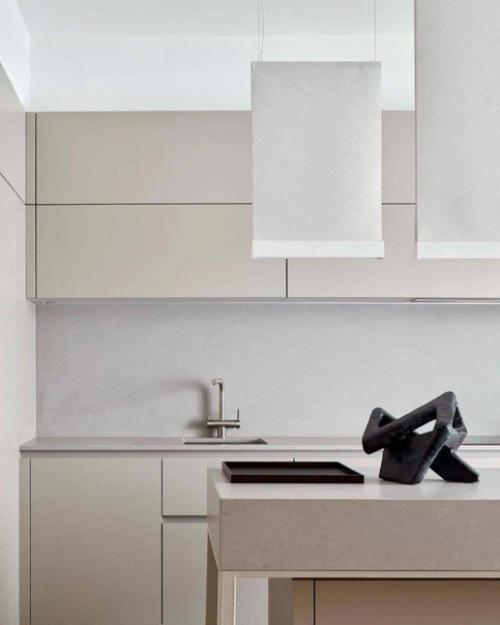 Мы обустраиваем свою двухкомнатную квартиру, пришлось обратиться к специалисту для оформления дизайна. 06