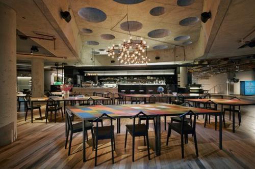 Расколотый вестибюль австралийского Hotel Hotel в Канберре, созданный March Studio, был назван лучшим интерьером 2015 года. 01