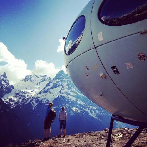 Карачаево-черкесия, Домбай.   Гостиница Тарелка. 09