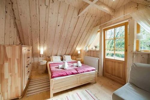 Площадь этого домика всего 27 квадратных метров. 09