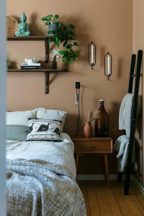 После долгих осмотров домов семейная пара наконец нашла свой любимый дом. 07