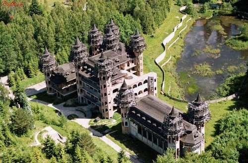 Замок в лапалицах: чудо, которого нет. 01