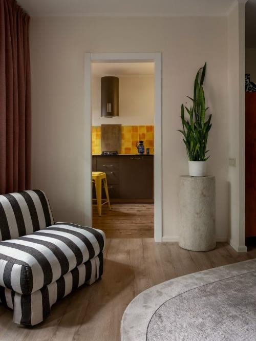 Яркая квартира в Москве для девушки. 03