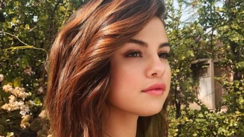 Селена в интервью для журнала Time поделилась своей историей об иммиграции и о людях, которые этому подвержены: