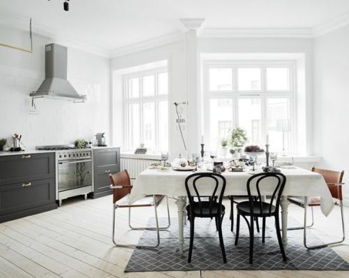 Изысканный монохромный интерьер в Гетеборге (74 кв. 01