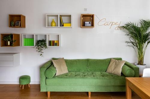 Чудесный, солнечный интерьер кухни - гостиной в скандинавском стиле. 06