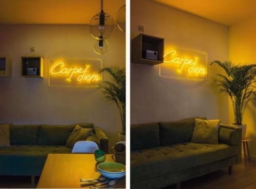 Чудесный, солнечный интерьер кухни - гостиной в скандинавском стиле. 07