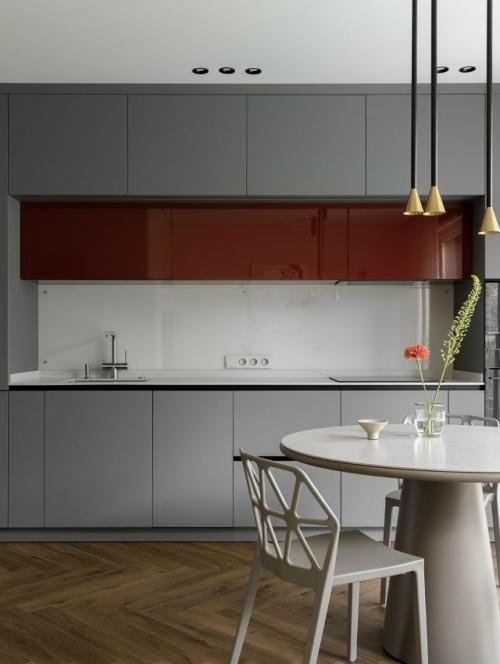 Эта однокомнатная квартира создавалась для старшей дочери заказчиков - пространства должно было хватать и для учёбы, и для отдыха. 07