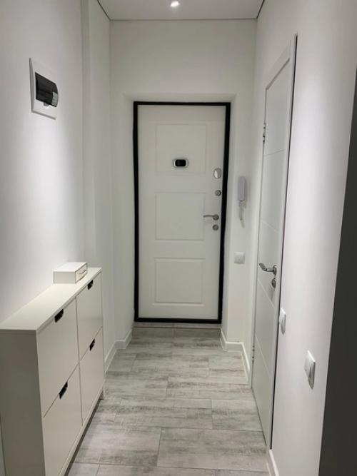 Хозяйка подбирала всё сама для своей небольшой квартиры, но результат впечатляет. 05