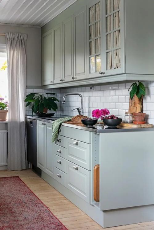 После долгих осмотров домов семейная пара наконец нашла свой любимый дом. 01