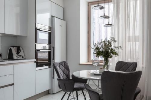 Трехкомнатная квартира с тщательно продуманными системами хранения. 02