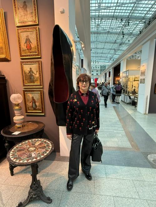 Вчера посетили антикварный салон в гостином дворе в Москве. 03