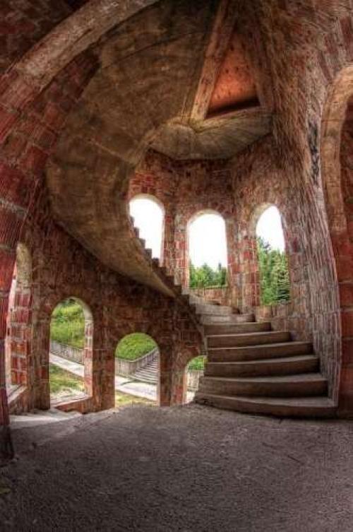 Замок в лапалицах: чудо, которого нет. 02