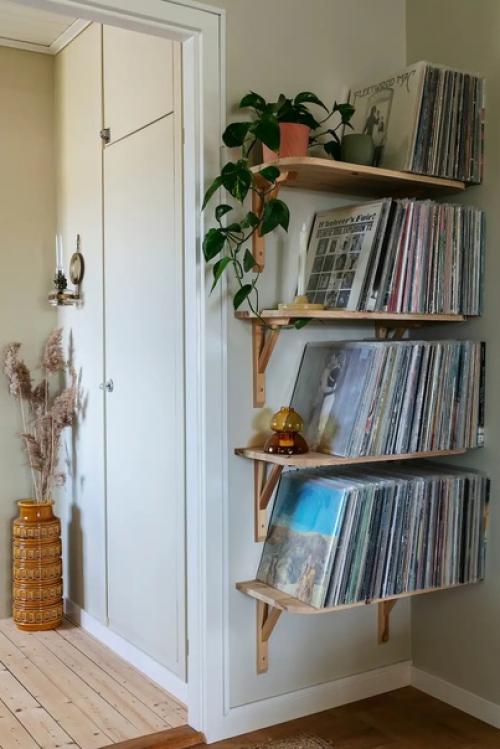 После долгих осмотров домов семейная пара наконец нашла свой любимый дом. 04