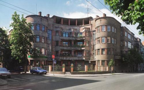 1-й жилой дом врача по ул. большой житомирской, 17.

