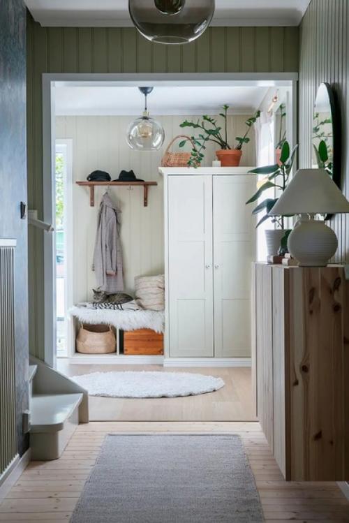 После долгих осмотров домов семейная пара наконец нашла свой любимый дом. 05