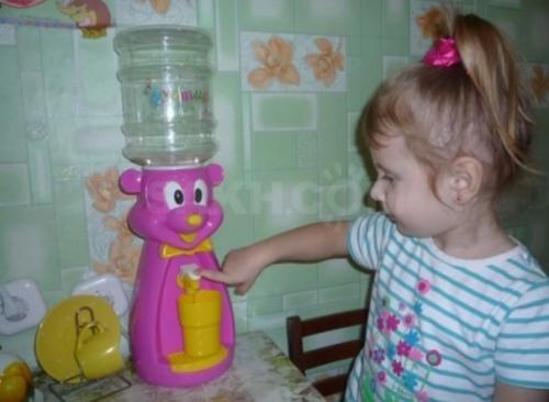 600 р. 7-92. Детский кулер акваняня для воды и сока (2 литр). 09